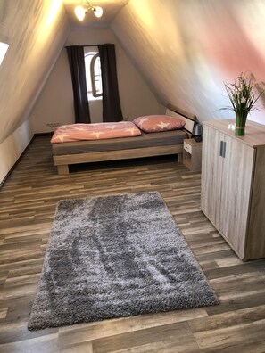 3 chambres, fer et planche à repasser, accès au Wi-Fi (inclus)