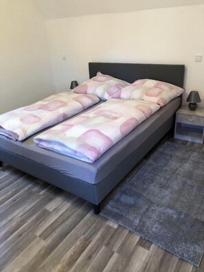 3 chambres, fer et planche à repasser, Wi-Fi gratuit, draps fournis