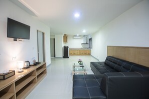 Suíte estúdio premium, 1 cama de casal, banheira | Escrivaninha, espaço de trabalho para notebook, cortinas blackout