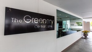 A sign for The Greenery Central Suites. - The Greenery Central Suites (San Sai)