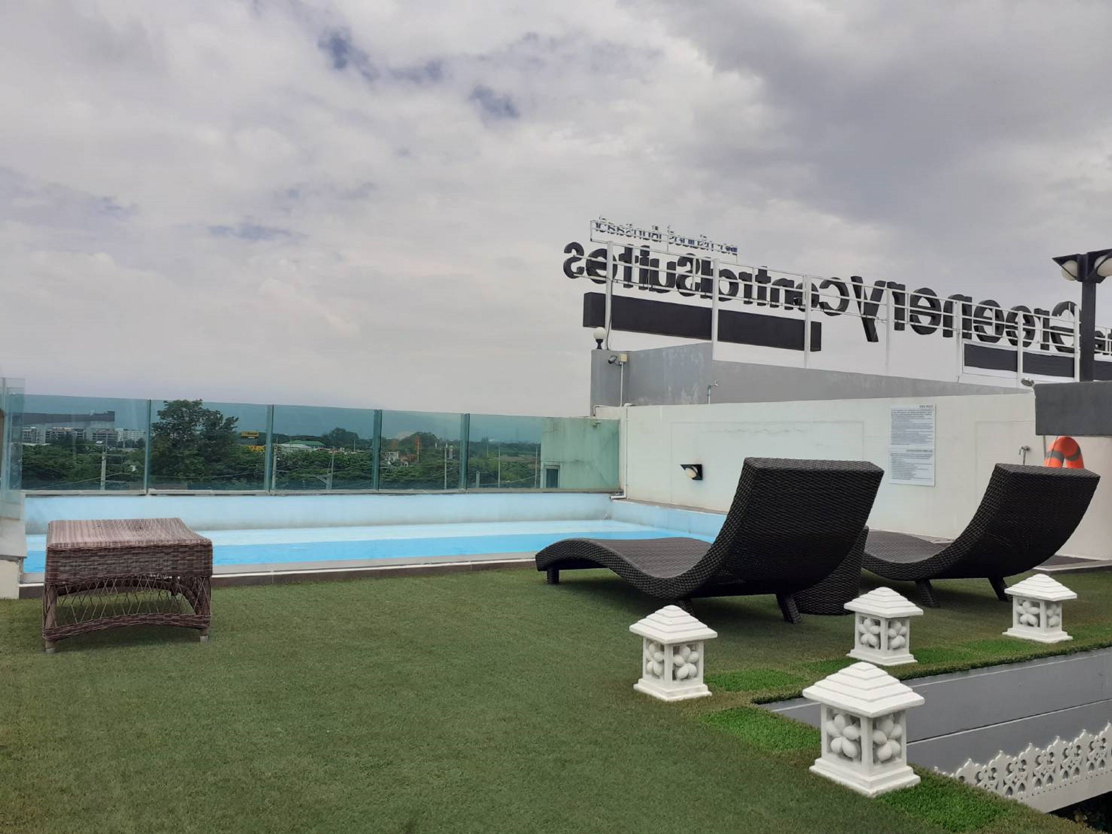 Kolam renang outdoor