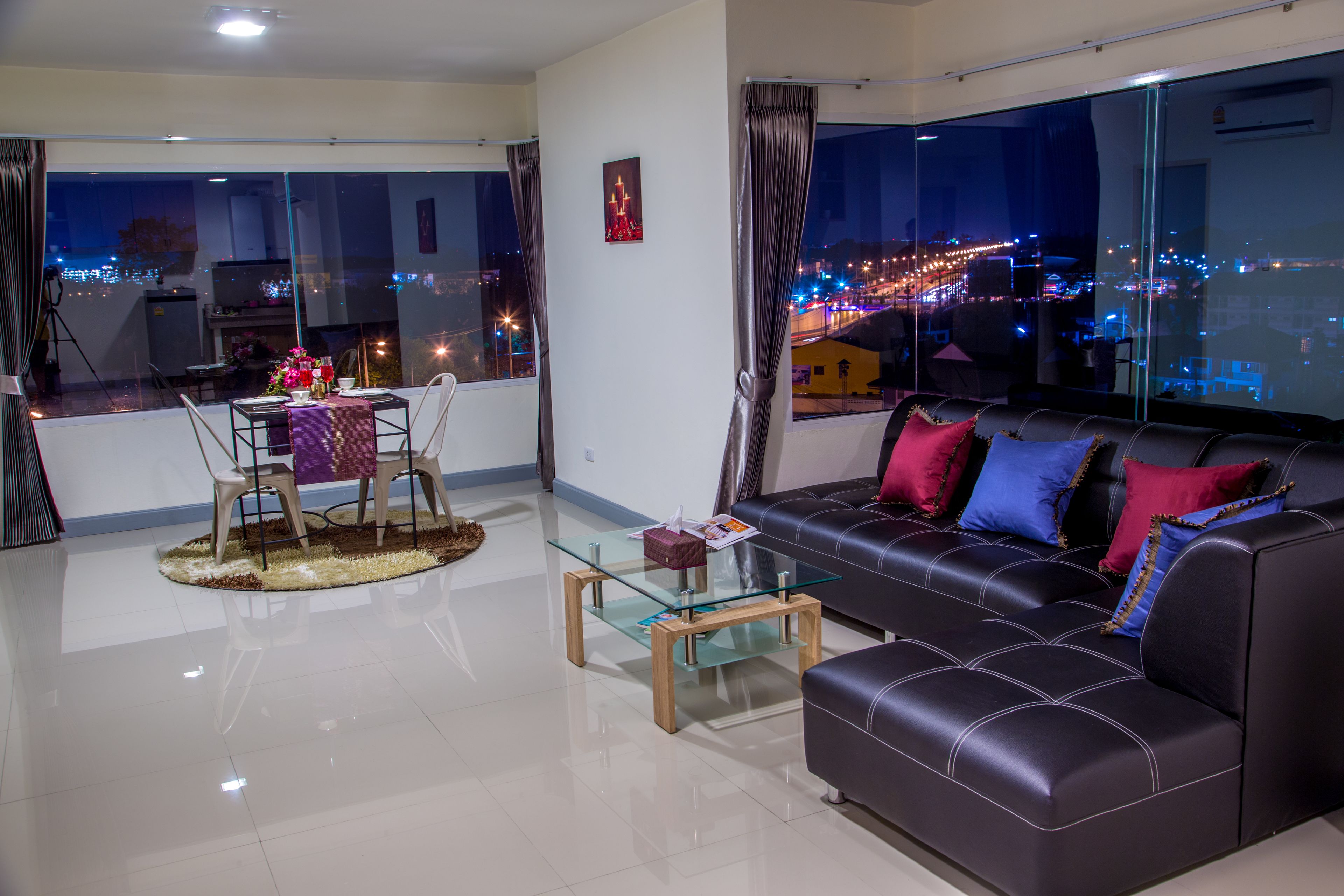 Family Room | Living room | 32-inch flat-screen TV with cable channels, TV