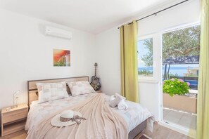 5 bedrooms, WiFi, bed sheets
