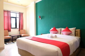 Deluxe Double Room | Desk, free WiFi, bed sheets
