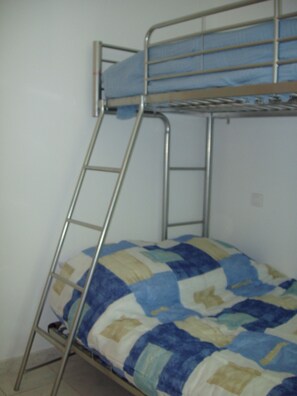 2 soverom, strykejern/-brett, wi-fi (inkludert) og sengetøy