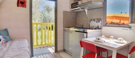 1 chambre, fer et planche à repasser, Wi-Fi gratuit, draps fournis