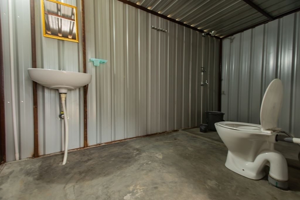 Luxury Tent | Bathroom | Shower, free toiletries, towels