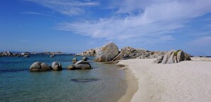 On the beach - House 150 meters from the beach PALOMBAGGIA private access (PORTO VECCHIO)