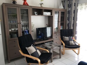 TV - Holiday Cottage Between Baie d'Authie and Beach, 3 Bedrooms, Garden (Fort-Mahon-Plage)