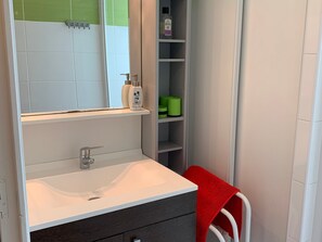 Bathroom - Holiday Cottage Between Baie d'Authie and Beach, 3 Bedrooms, Garden (Fort-Mahon-Plage)