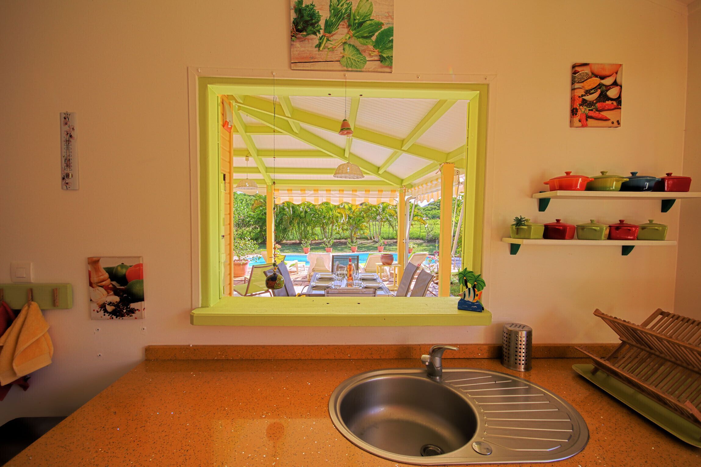 Réfrigérateur, micro-ondes, four, lave-vaisselle