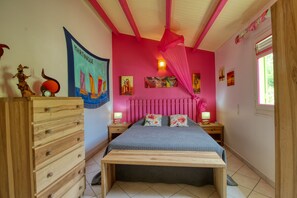 3 bedrooms, iron/ironing board, free WiFi, bed sheets - Villa in the heart of nature with pool - sleeps 6 (Sainte-Anne)