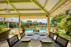 Outdoor dining - Villa in the heart of nature with pool - sleeps 6 (Sainte-Anne)