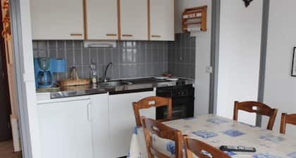 Charming Apartment Steps from Beach & Sailing Club