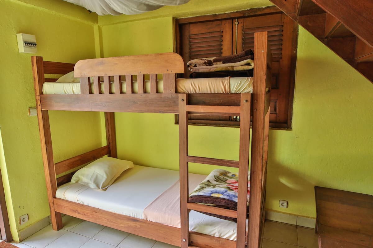 Comfort maisonnette, niet-roken, uitzicht op tuin | Een bureau, verduisterende gordijnen, gratis babybedden, beddengoed