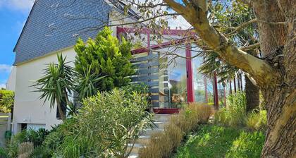 Comfortable family home a stone's throw from the GR34 and beaches