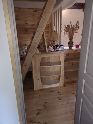 4 makuuhuonetta, vauvan matkasänky, Wi-Fi