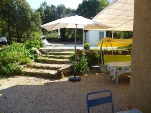 Outdoor dining - Quiet house surrounded by nature ideal for family and relax (Cotignac)