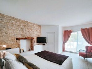 3 chambres, chambres insonorisées, fer et planche à repasser