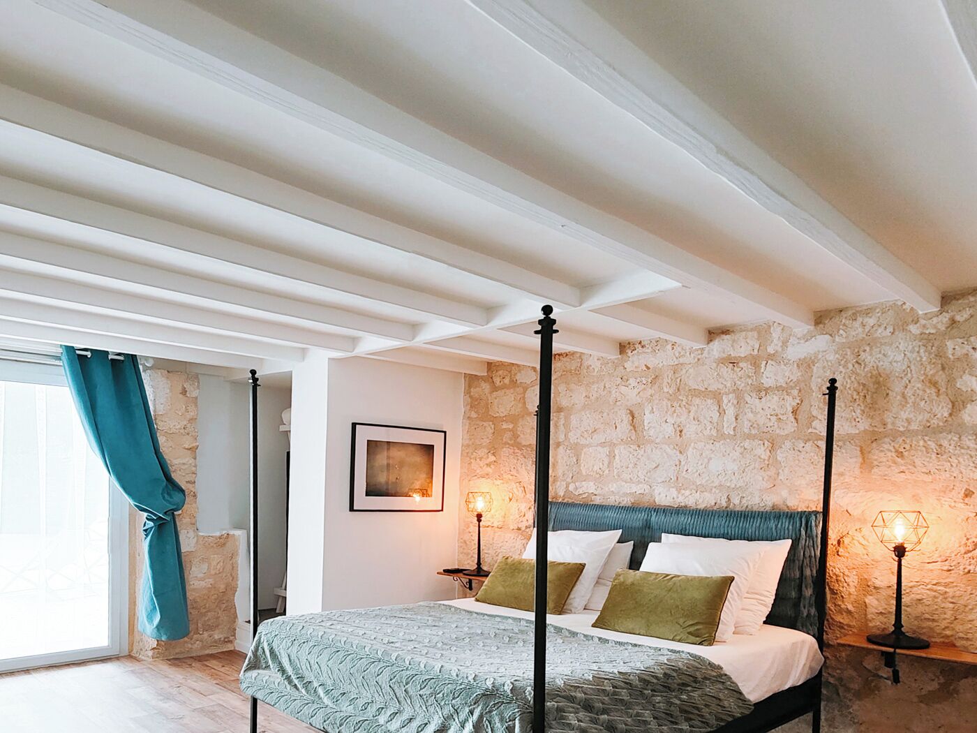3 chambres, bureau, chambres insonorisées, fer et planche à repasser