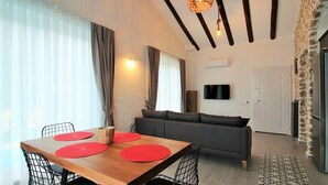 2 bedrooms, desk, iron/ironing board, WiFi (free) - Villa Daisy 3 by Villamnet (Fethiye)
