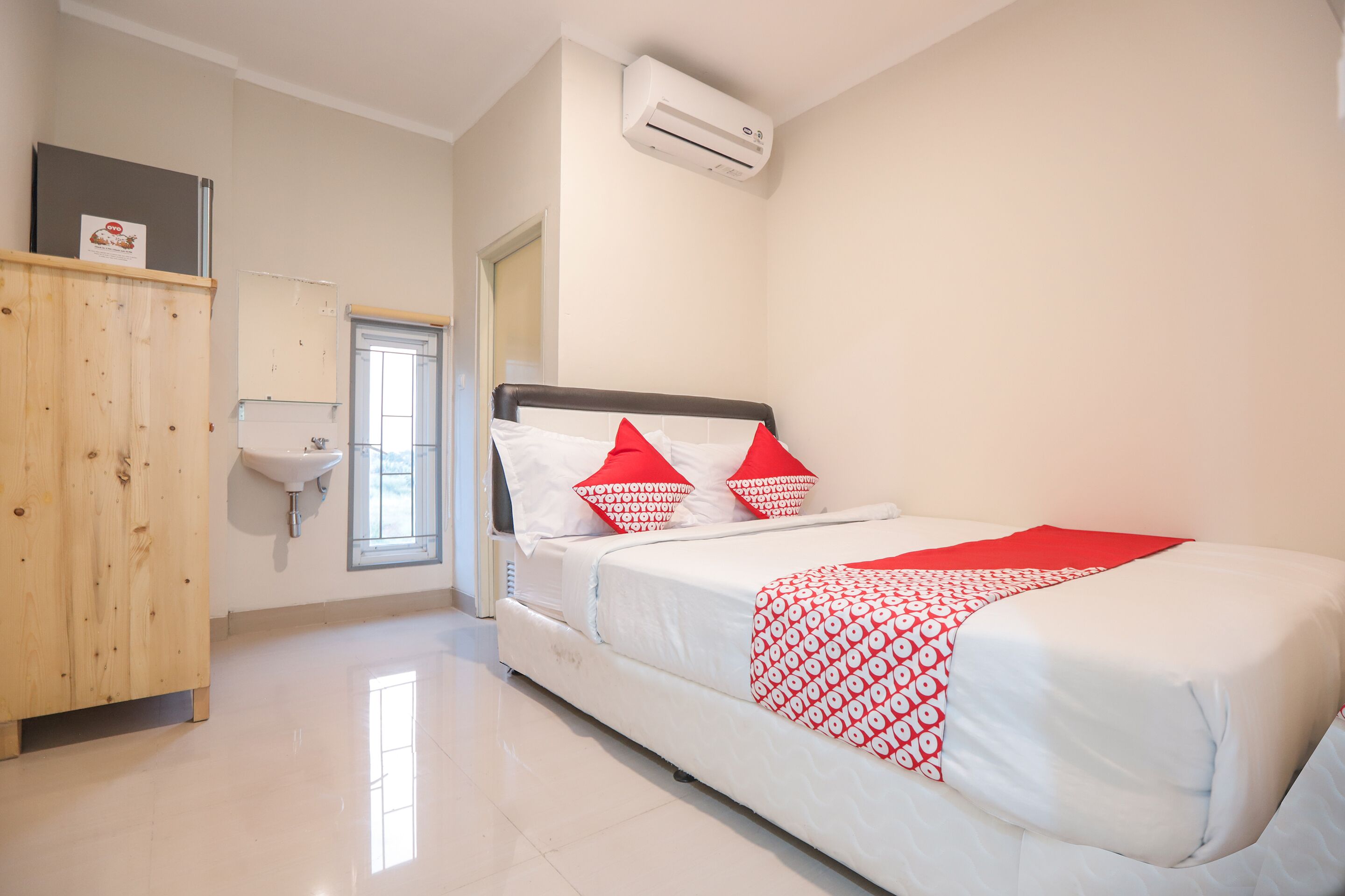 Free WiFi, bed sheets