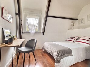 4 habitaciones, escritorio, tabla de planchar con plancha y wifi gratis 