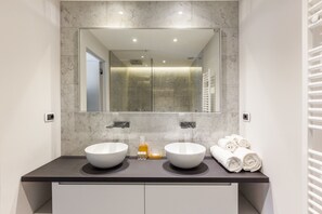Estudio | Lavabo del cuarto de baño