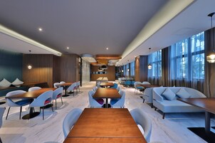 Se sirven desayunos, almuerzos y cenas; cocina china