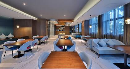 Orange Hotel Select