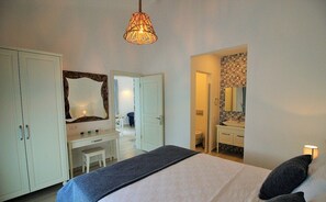 2 habitaciones, escritorio, tabla de planchar con plancha y wifi gratis 