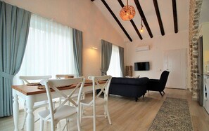 In-room dining - Villa Daisy 2 by Villamnet (Fethiye)