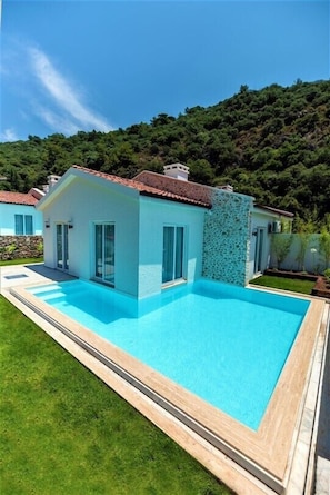 Outdoor pool - Villa Daisy 2 by Villamnet (Fethiye)