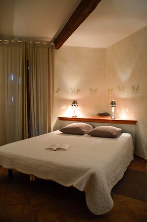 1 chambre, fer et planche à repasser, lit parapluie, Wi-Fi gratuit