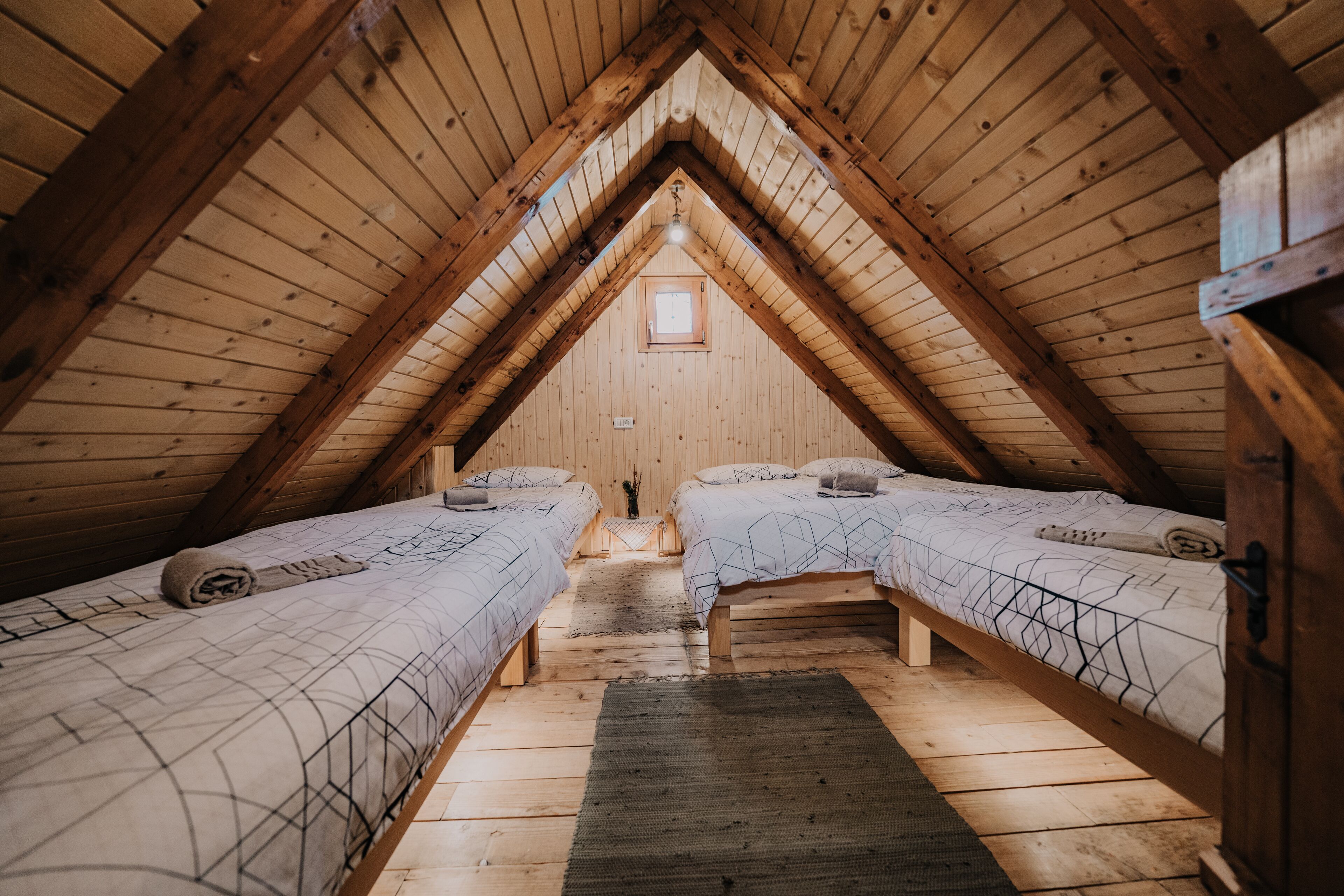 Chalet de lujo, 2 habitaciones (Ojstrica) | 2 habitaciones, minibar, espacio para trabajar con laptop y wifi gratis 