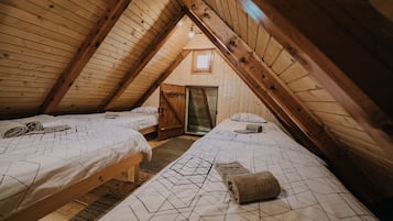 Chalet de lujo, 2 habitaciones (Ojstrica) | 2 dormitorios, minibar, espacio para trabajar con un portátil