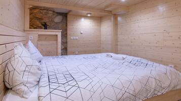 Luxury Chalet, 2 Bedrooms (Ojstrica) | 2 bedrooms, minibar, laptop workspace, free WiFi