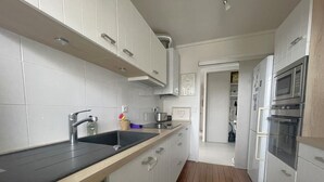Unclassified image, 4 of 16, button - Central Arcachon T2 Apartment with Balcony & Parking, near Beach & Amenities (Arcachon)