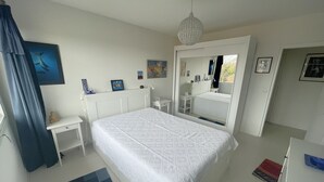 Unclassified image, 2 of 16, button - Central Arcachon T2 Apartment with Balcony & Parking, near Beach & Amenities (Arcachon)