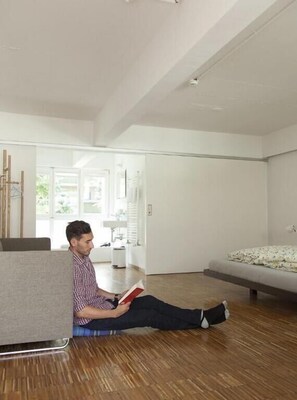 Individually decorated, individually furnished, desk, rollaway beds - Basel Backpack - Hostel (Basel)