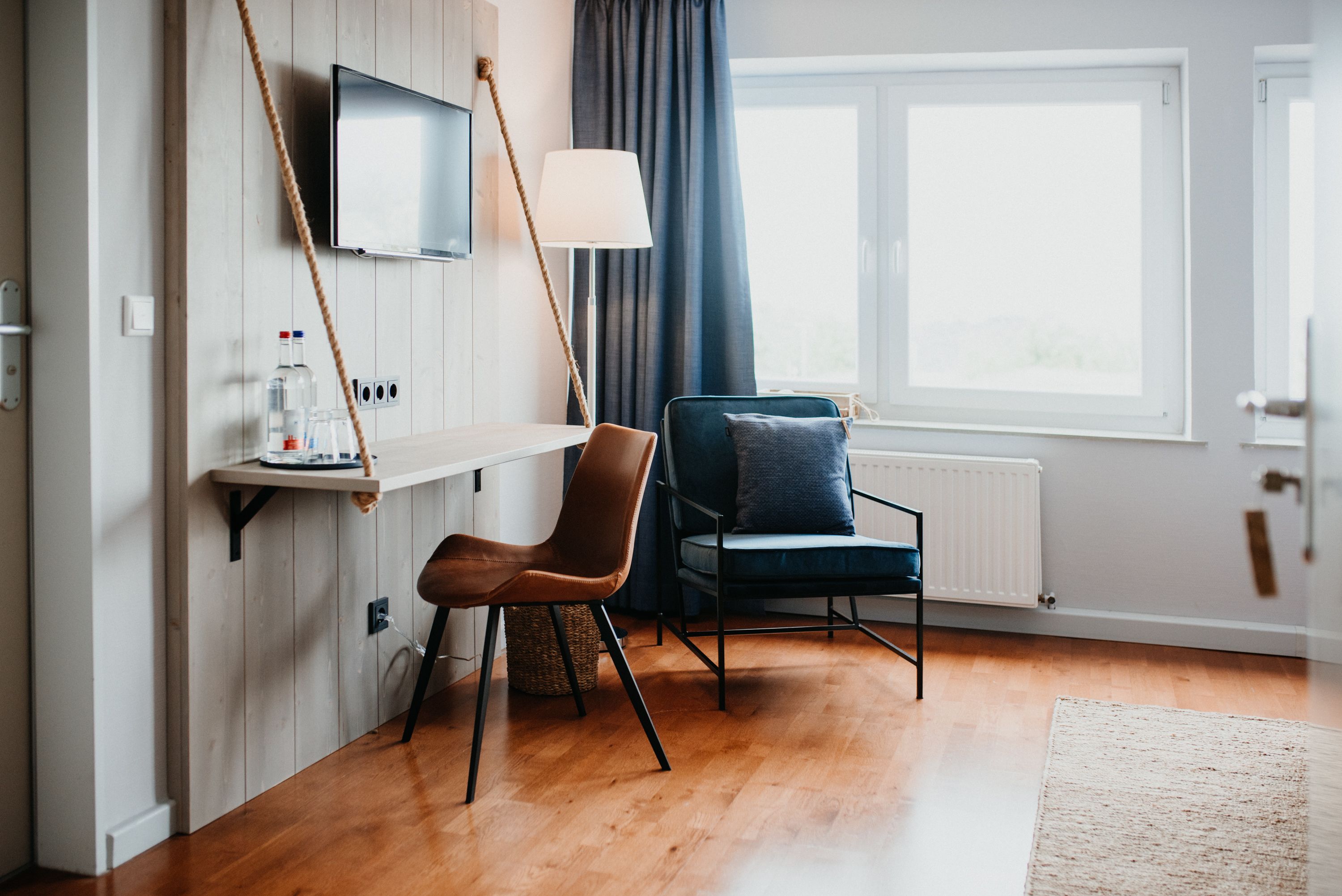 double room | living area | flat-screen tv