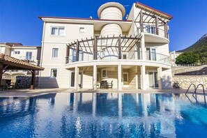 Outdoor pool - Villa Azelya 5 by Villamnet (Fethiye)