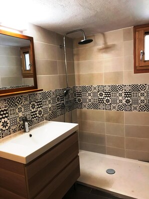 Chuveiro, secador de cabelo