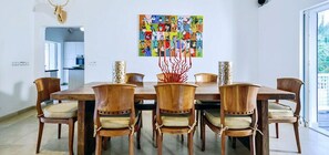 Stovetop, dishwasher, cookware/dishes/utensils