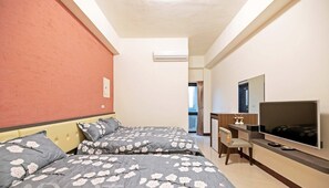 Chambre Quadruple Standard (302) | Bureau, rideaux occultants, Wi-Fi gratuit, draps fournis