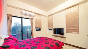 Standard-herbergi með tvíbreiðu rúmi (301) | Skrifborð, myrkratjöld/-gardínur, ókeypis þráðlaus nettenging, rúmföt