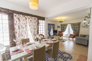 Villa, 3 Bedrooms | In-room dining