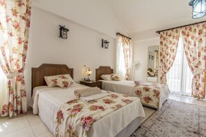 3 bedrooms, desk, iron/ironing board, free WiFi - Villa Sierra by Villamnet (Fethiye)