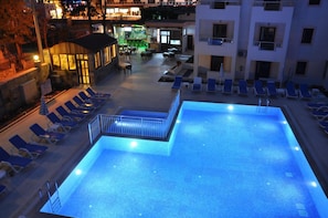 Seasonal outdoor pool, open 8:00 AM to 7:00 PM, pool umbrellas