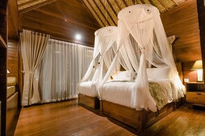 Habitació amb dos llits individuals Deluxe | Minibar, caixa forta a l'habitació i escriptori